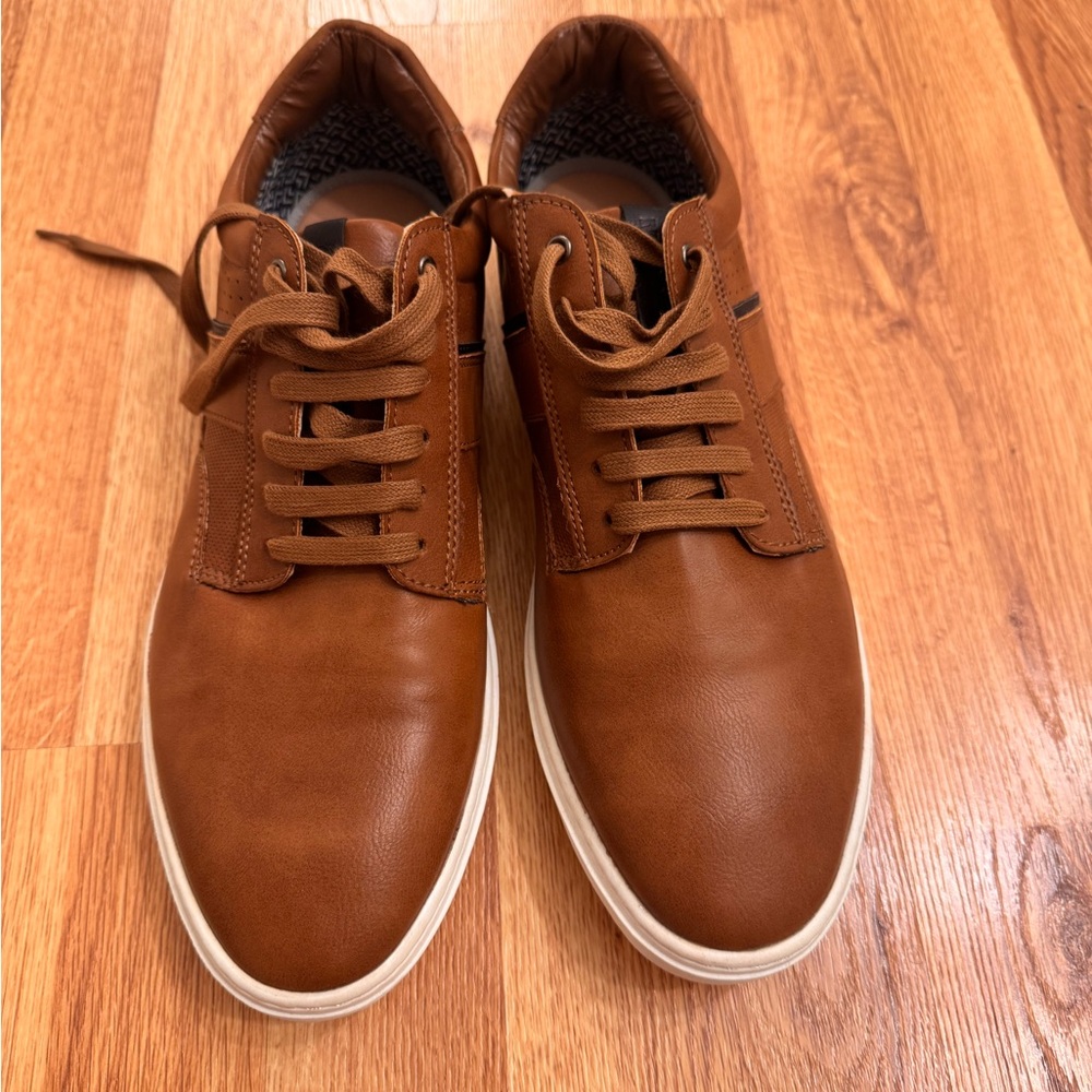 Brown Casual Lace-Up Sneakers